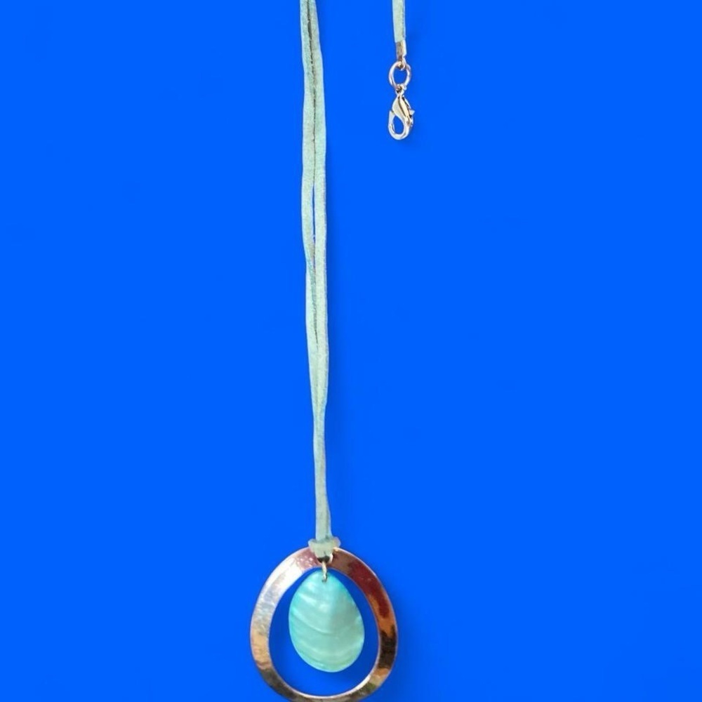 Blue and green gemstone inlay necklace with adjustable length